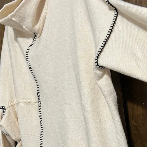 BKE Buckle NWOT Cream Asymmetric Stitch-Trim Sweater large - Picture 10 of 11